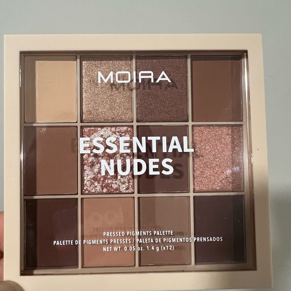 Essential Nudes Eyeshadow Palette - Brown and Gold